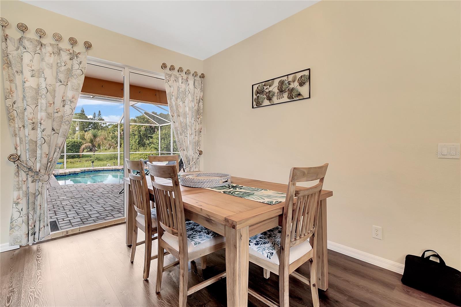 Image 6 of 55 For 2275 Homestead Circle