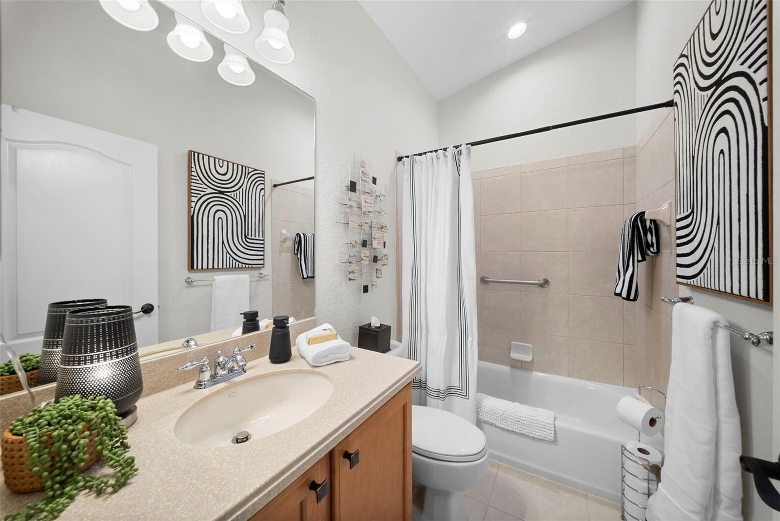 Image 24 of 37 For 3697 Lakewood Boulevard