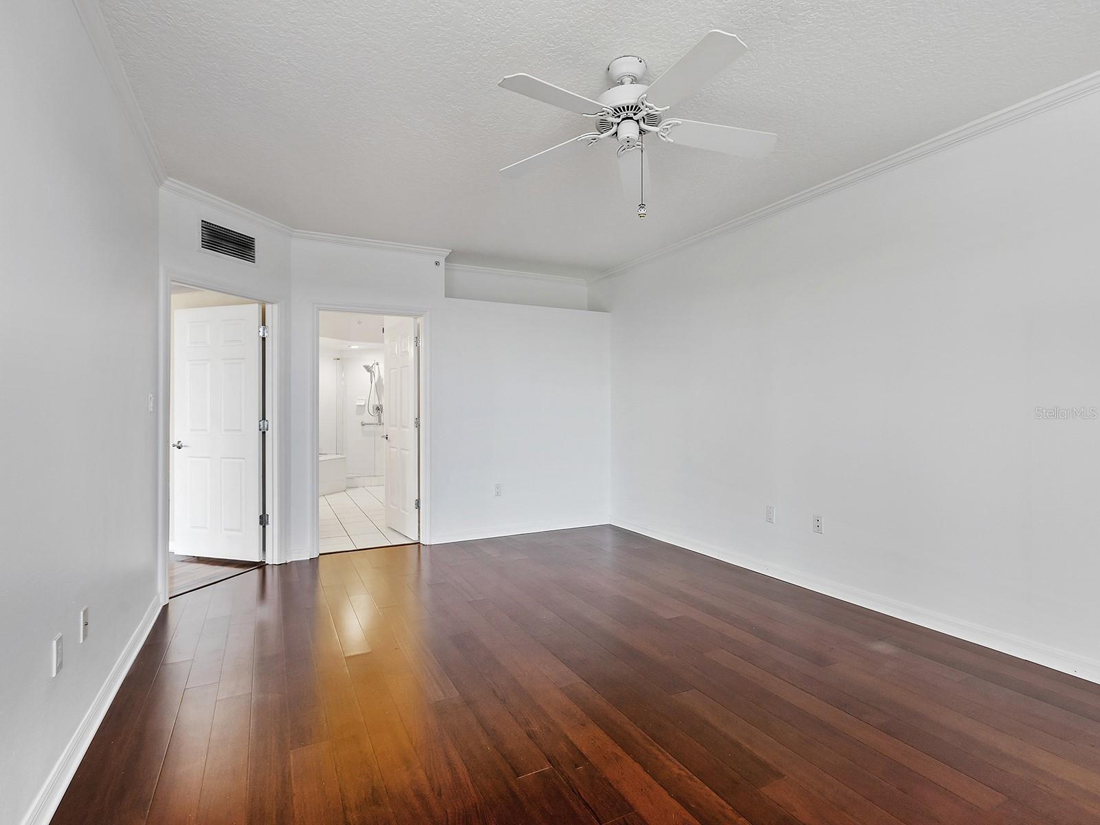 Image 16 of 51 For 5420 Eagles Point Circle 106