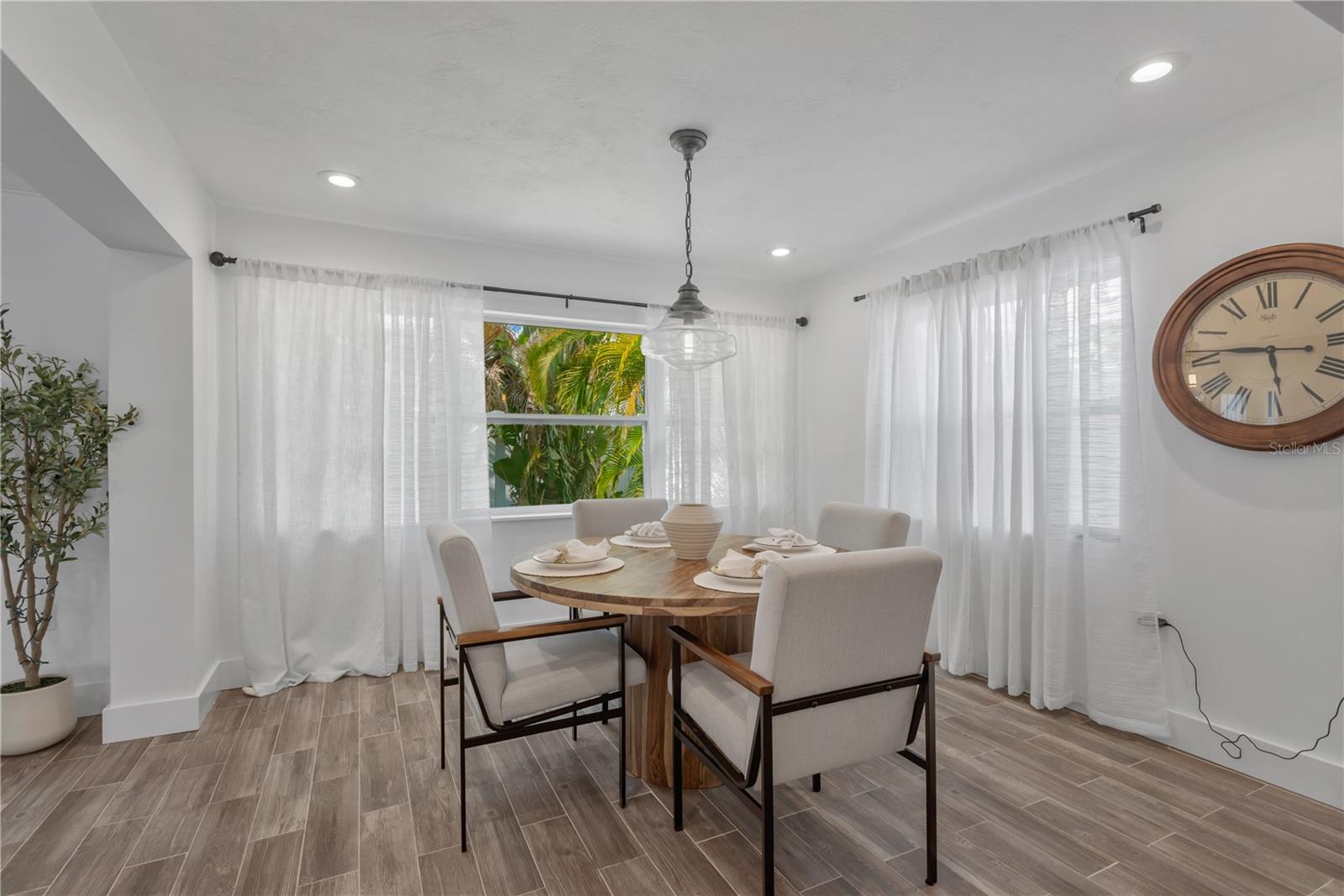 Image 14 of 30 For 1867 Maryland Avenue Ne