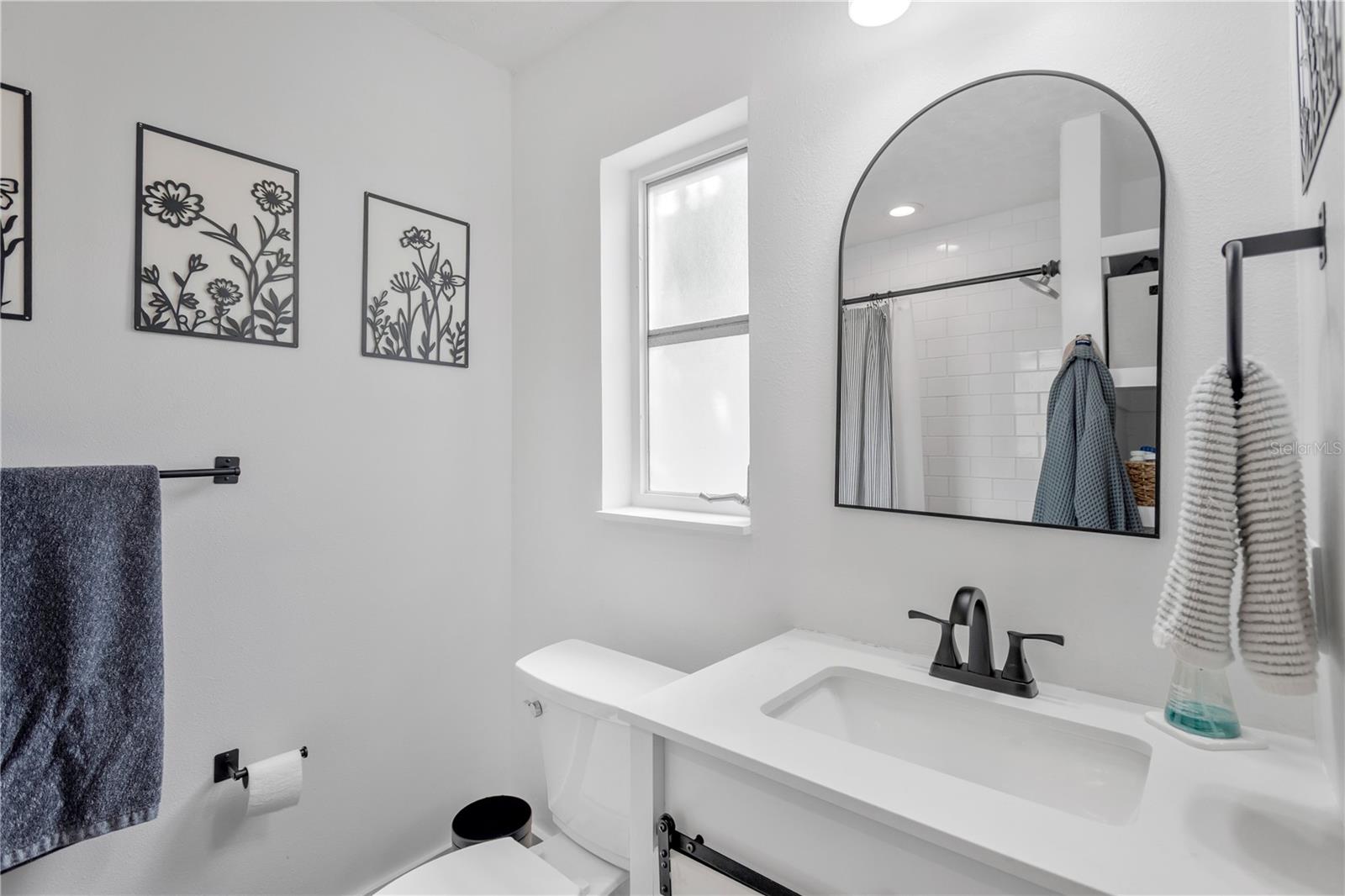 Image 18 of 30 For 1867 Maryland Avenue Ne