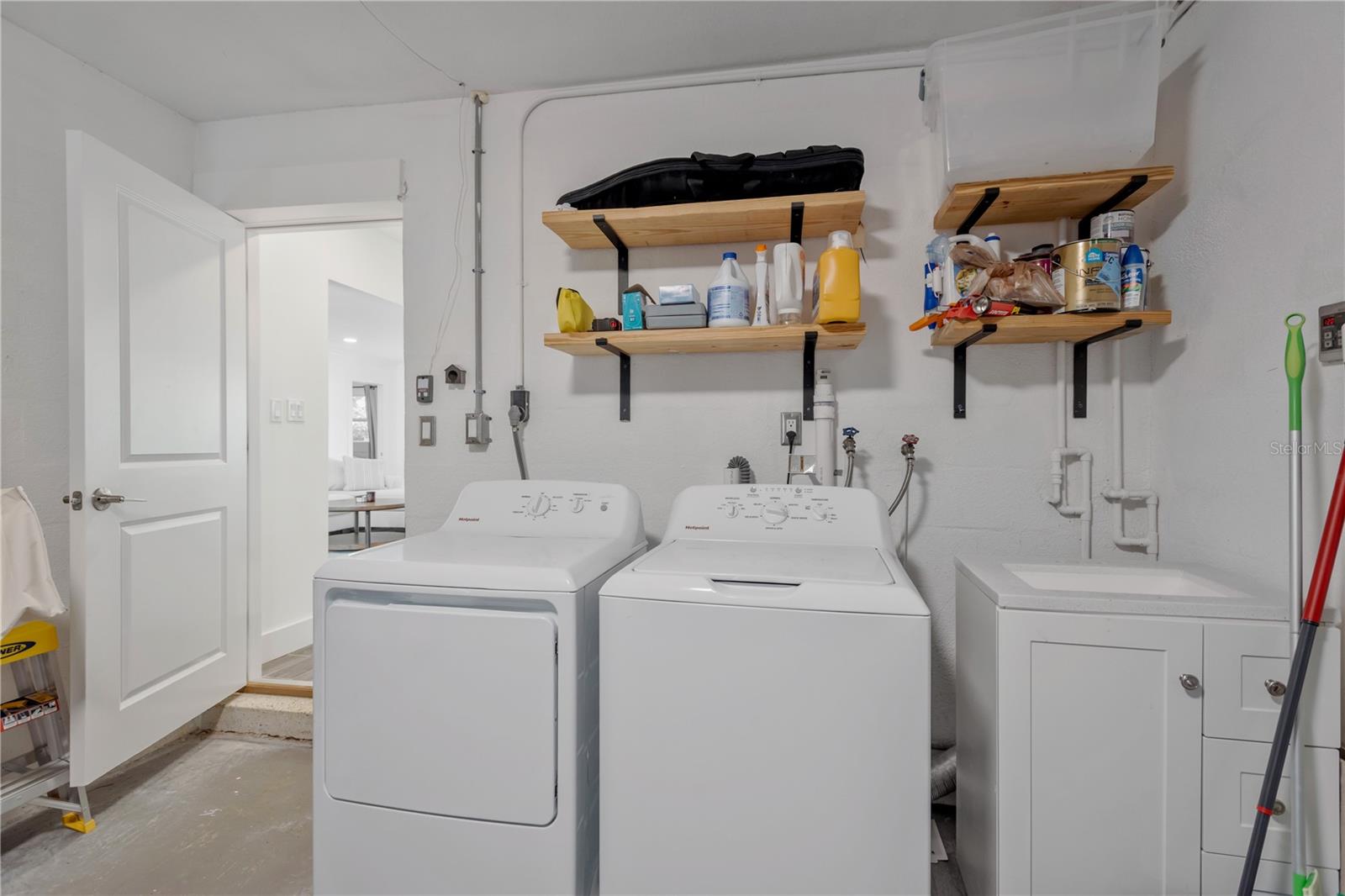 Image 22 of 30 For 1867 Maryland Avenue Ne