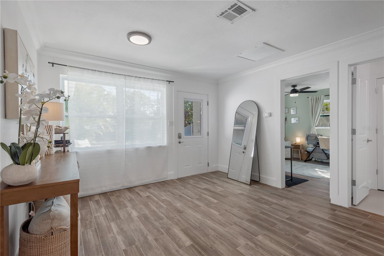 Image 6 of 30 For 1867 Maryland Avenue Ne