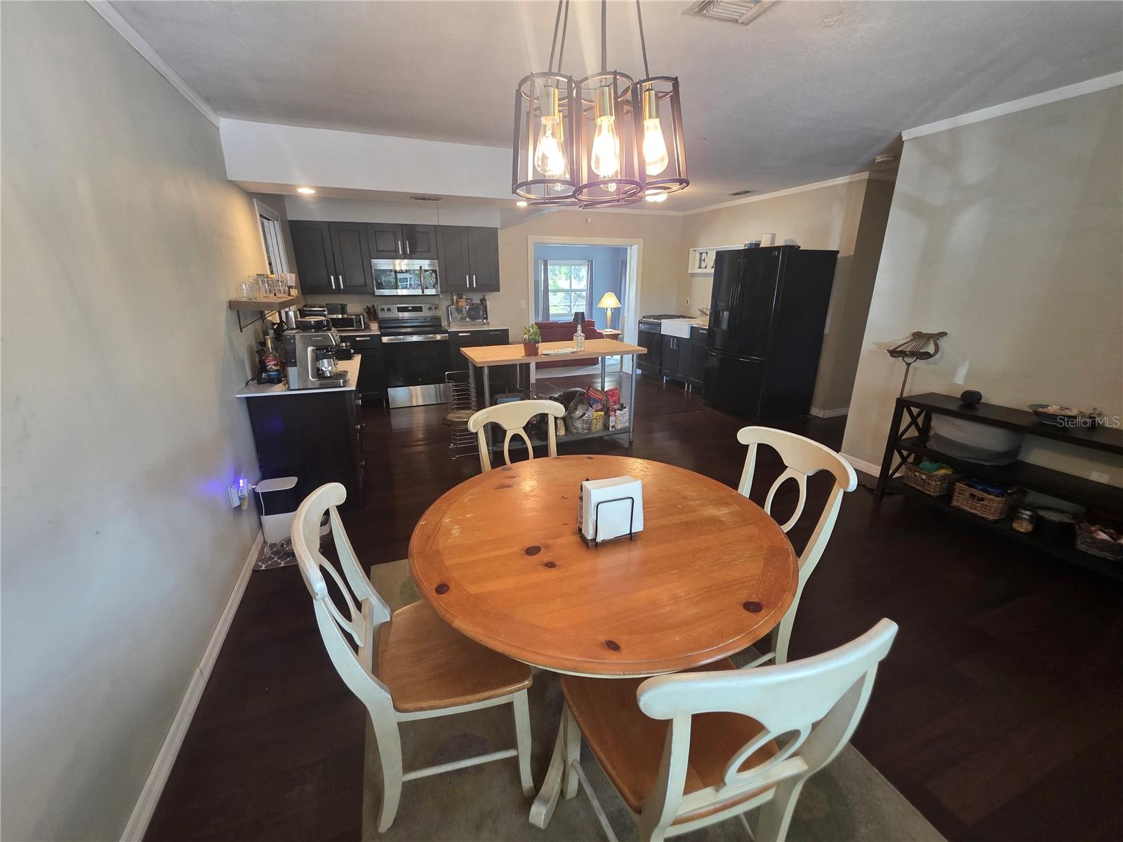 Image 4 of 17 For 1015 Rhodes Avenue