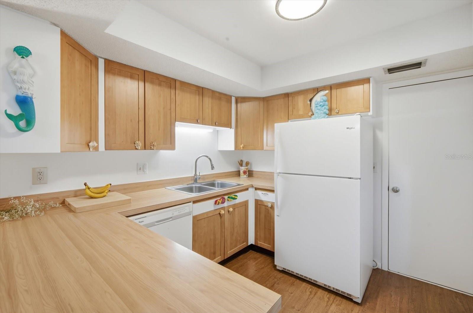 Image 12 of 26 For 6108 Penny Lane 27