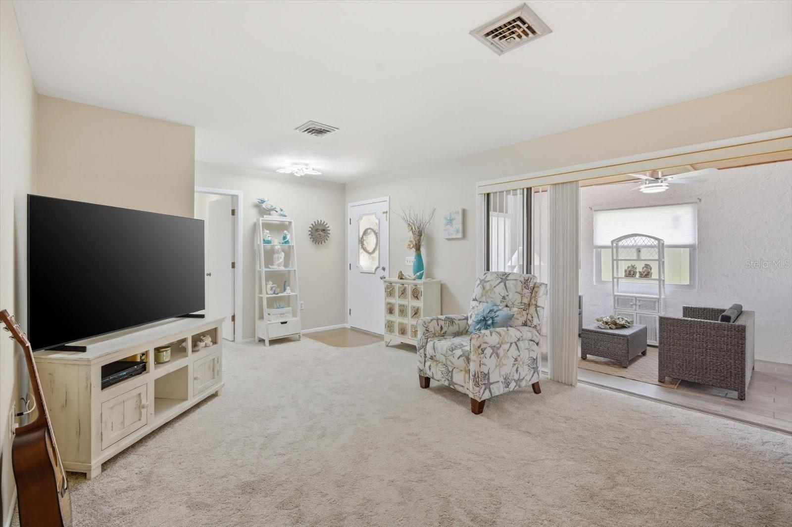 Image 14 of 26 For 6108 Penny Lane 27