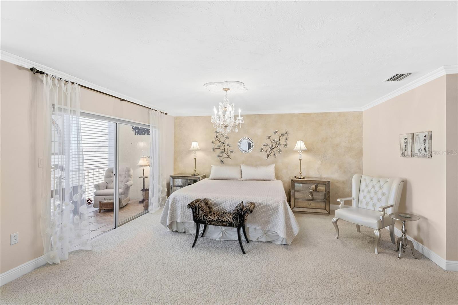 Image 11 of 26 For 1600 1st Avenue W 506