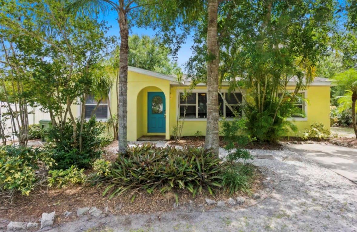 Listing Details for 2202 Hyde Park Street, SARASOTA, FL 34239