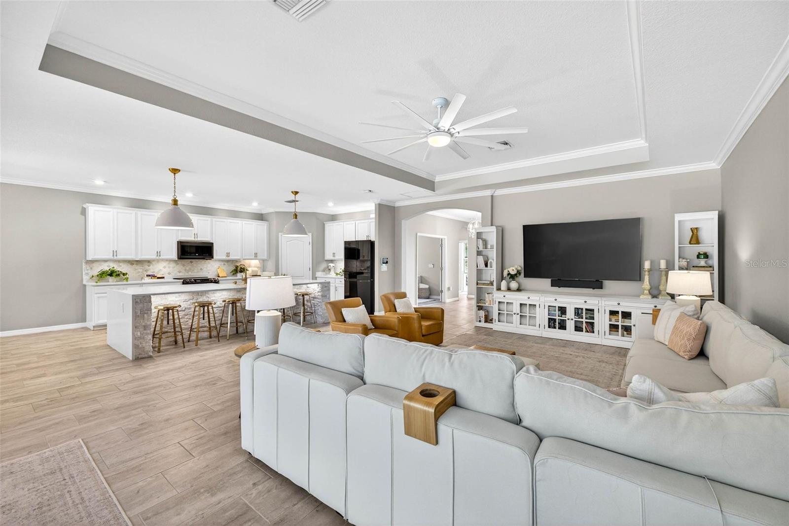 Image 10 of 69 For 710 Acacia Court