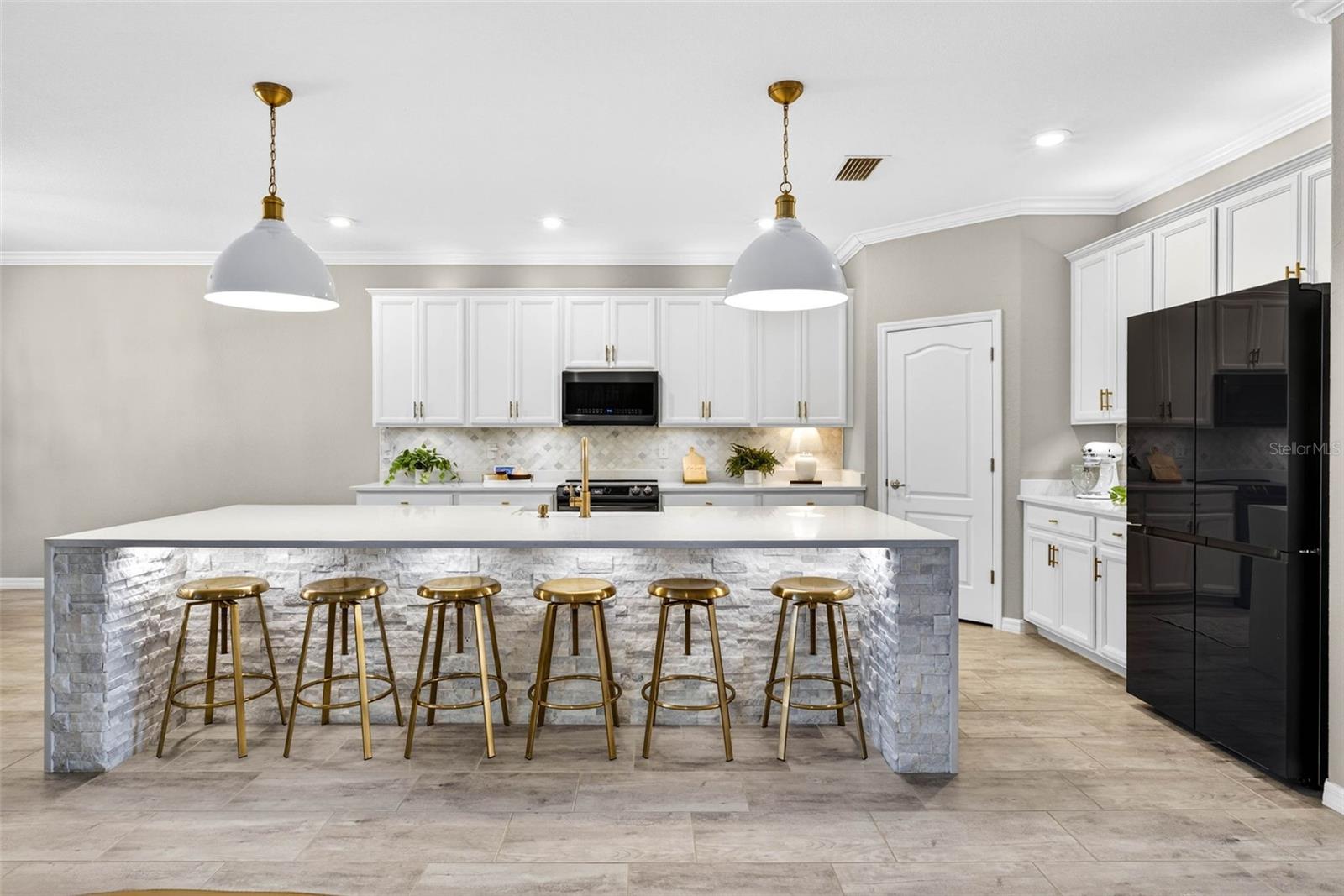 Image 12 of 69 For 710 Acacia Court