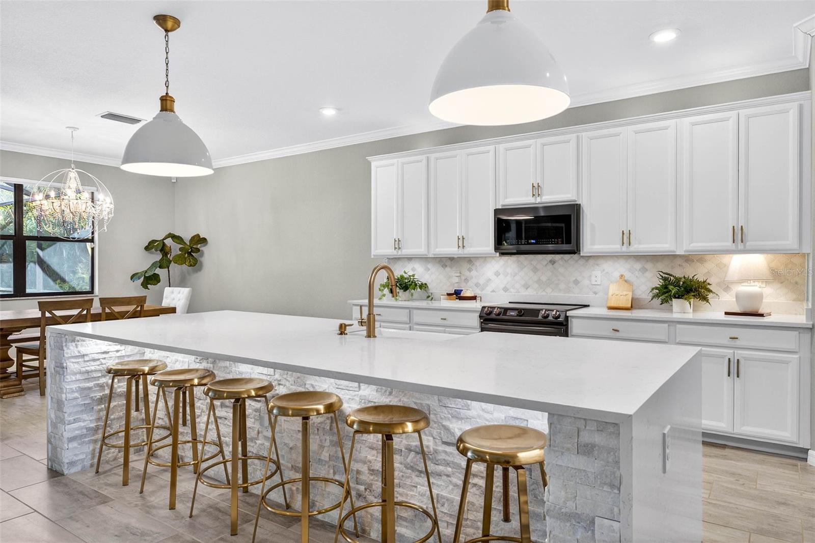 Image 13 of 69 For 710 Acacia Court