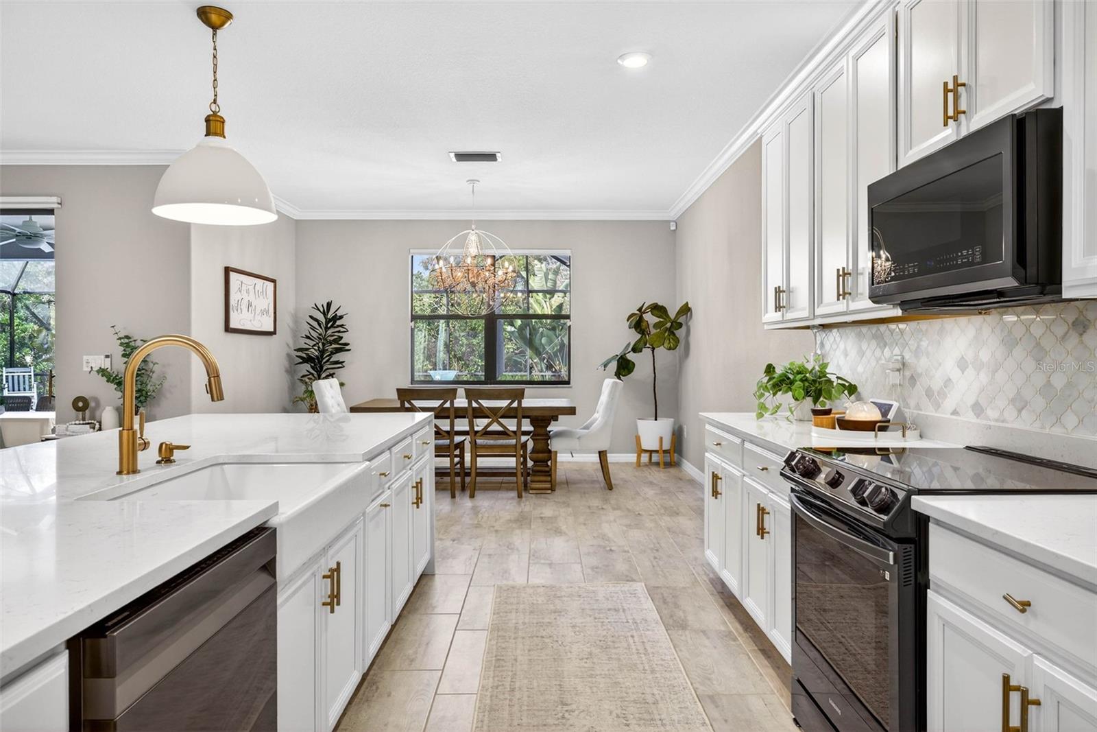 Image 16 of 69 For 710 Acacia Court