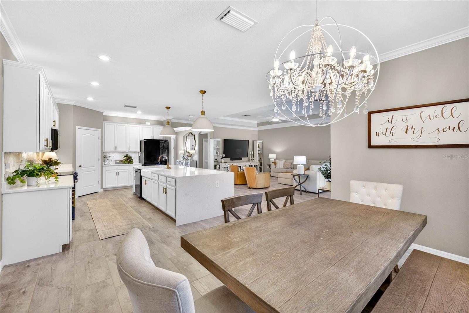 Image 20 of 69 For 710 Acacia Court