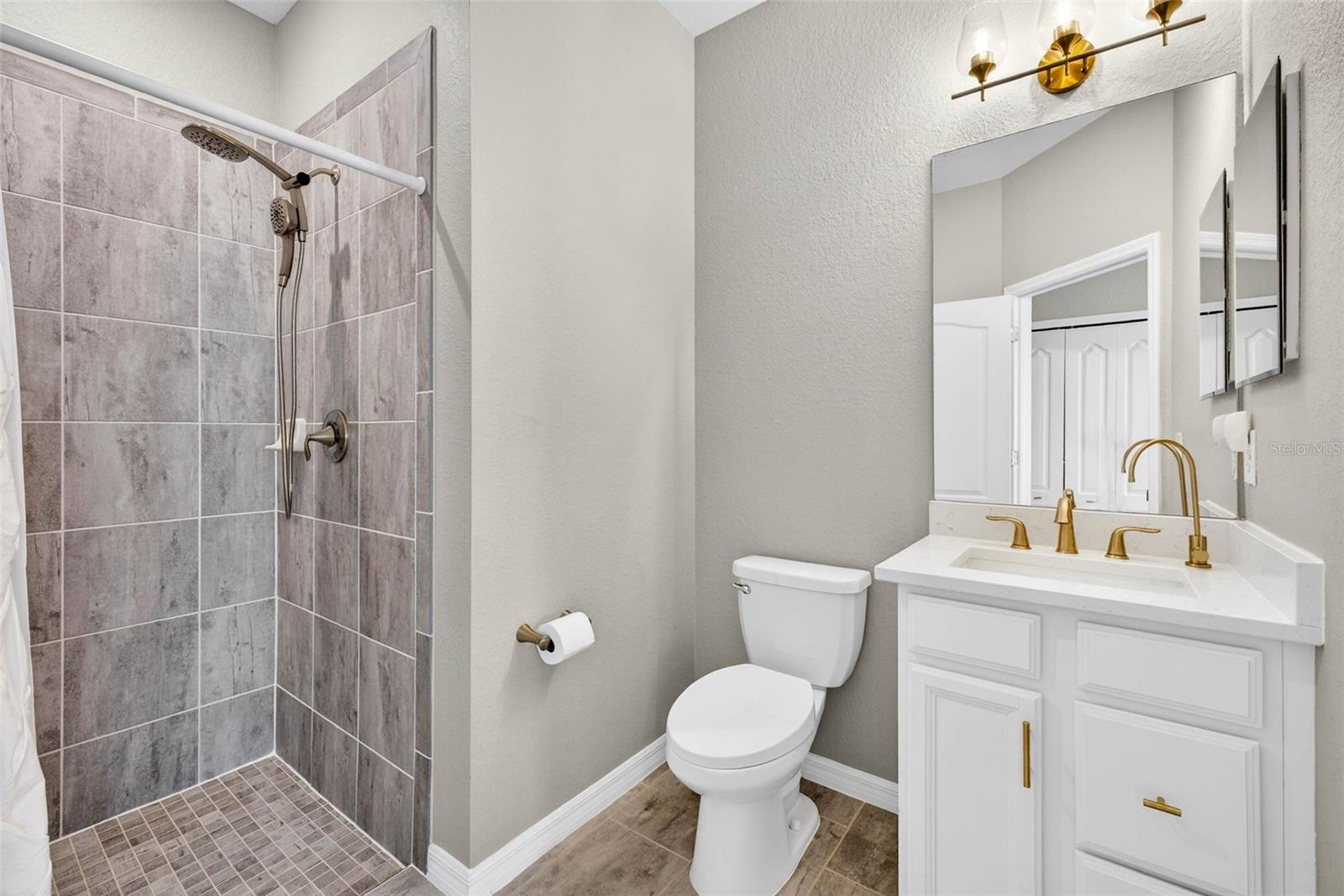 Image 27 of 69 For 710 Acacia Court