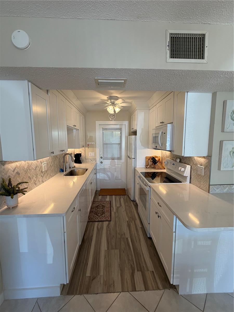 Image 3 of 33 For 3808 Gulf Of Mexico Drive E105