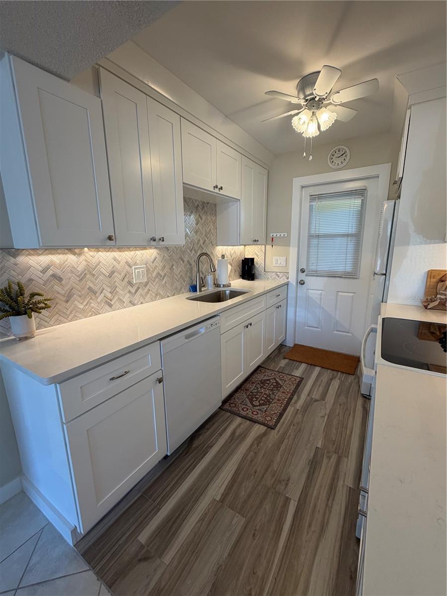 Image 4 of 33 For 3808 Gulf Of Mexico Drive E105