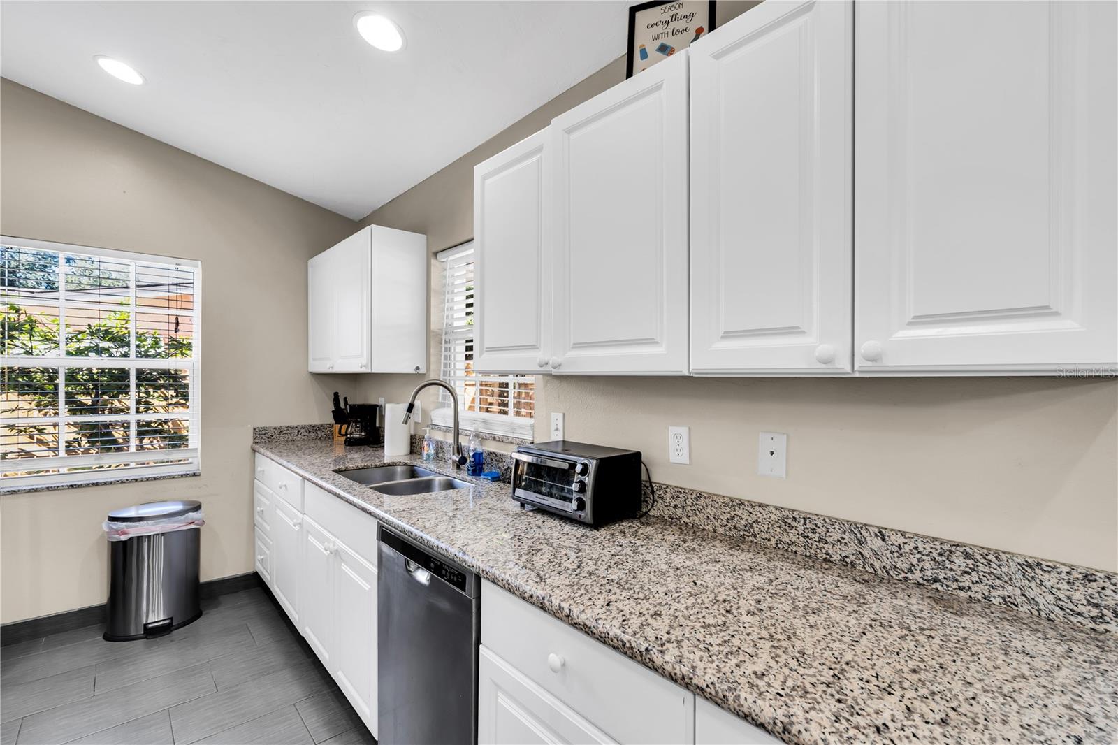 Image 7 of 26 For 2648 Nassau Street