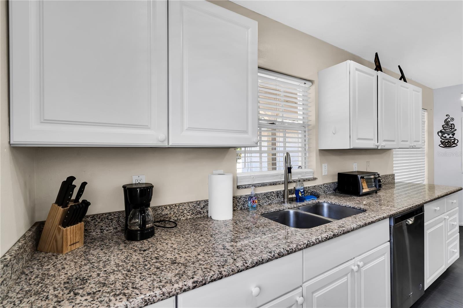 Image 9 of 26 For 2648 Nassau Street