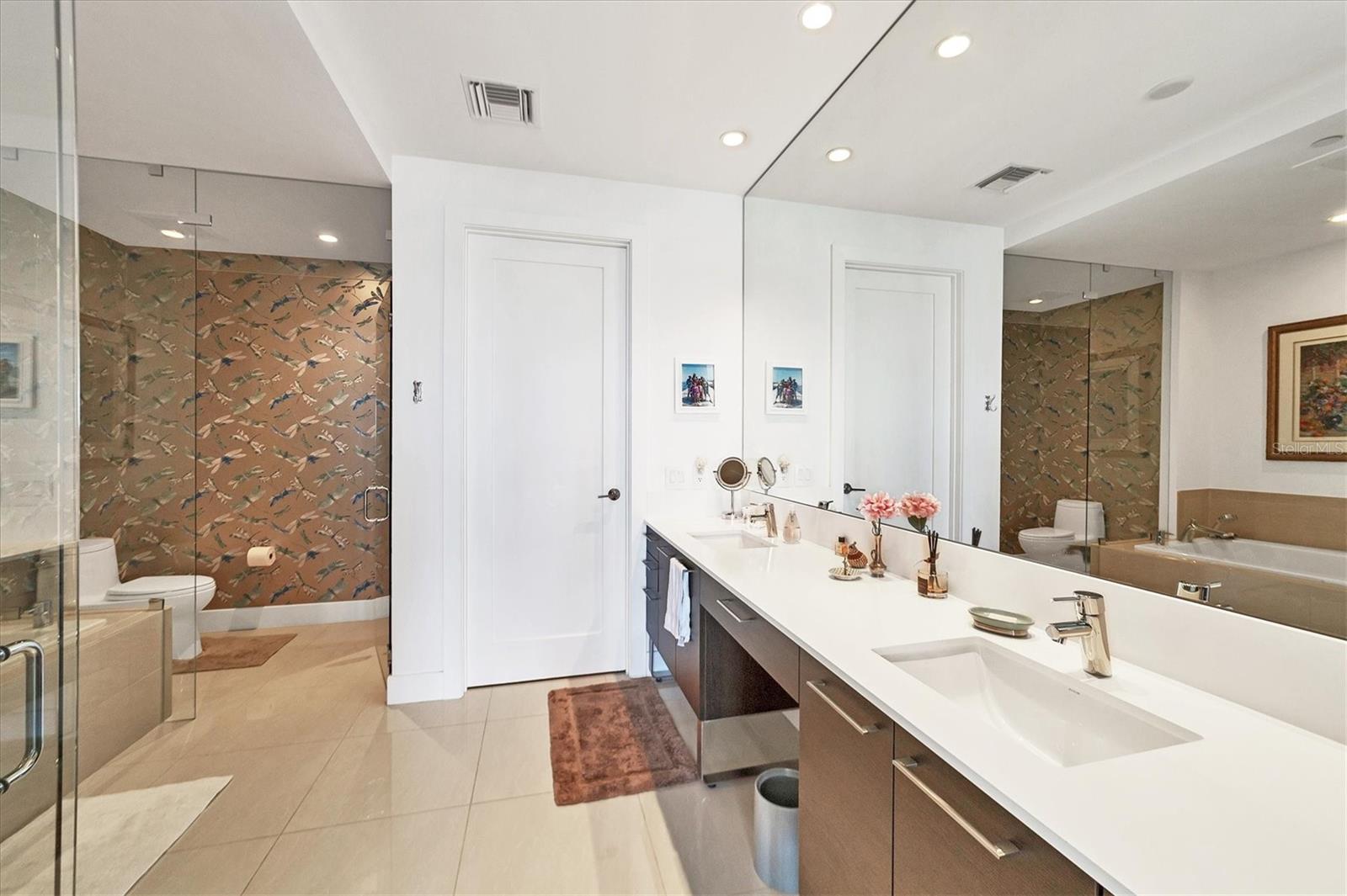 Image 18 of 41 For 1155 Gulfstream Avenue 802