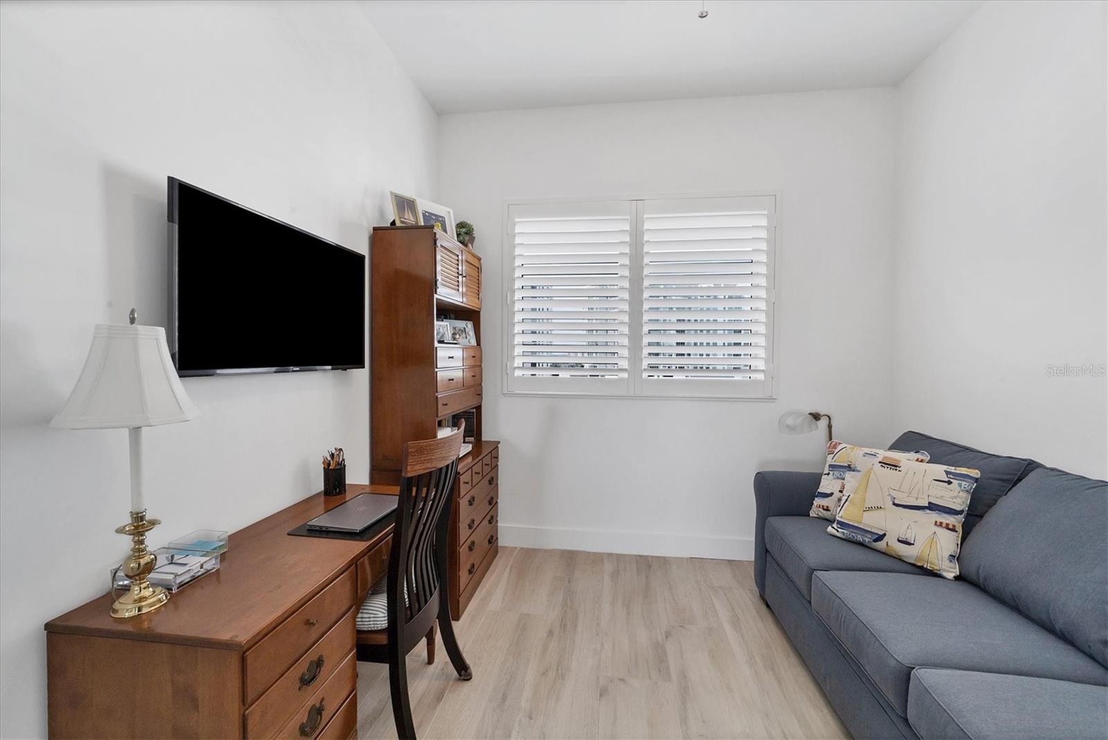 Image 23 of 41 For 1155 Gulfstream Avenue 802