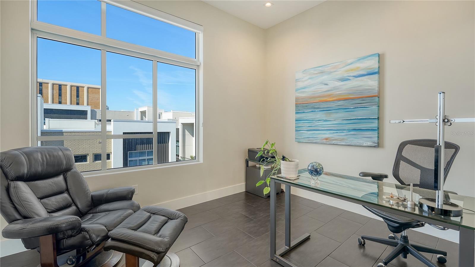 Image 16 of 48 For 211 Cosmopolitan Court 211