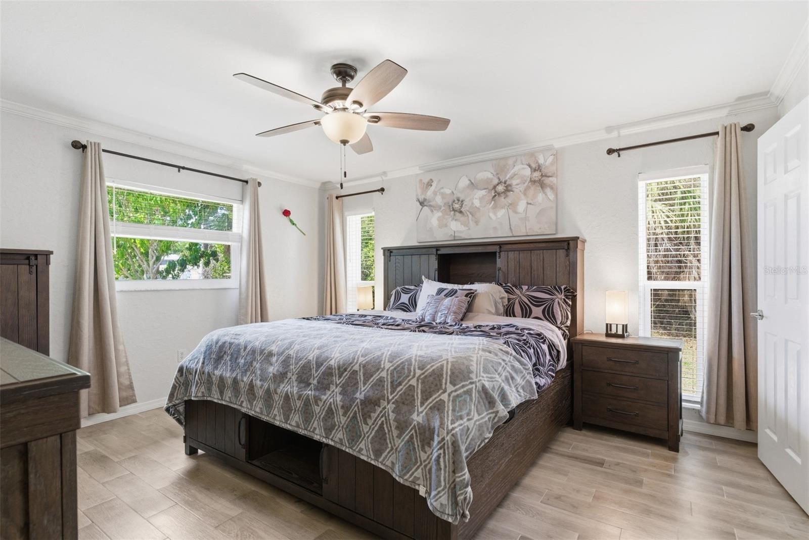 Image 19 of 52 For 4240 Shamrock Drive