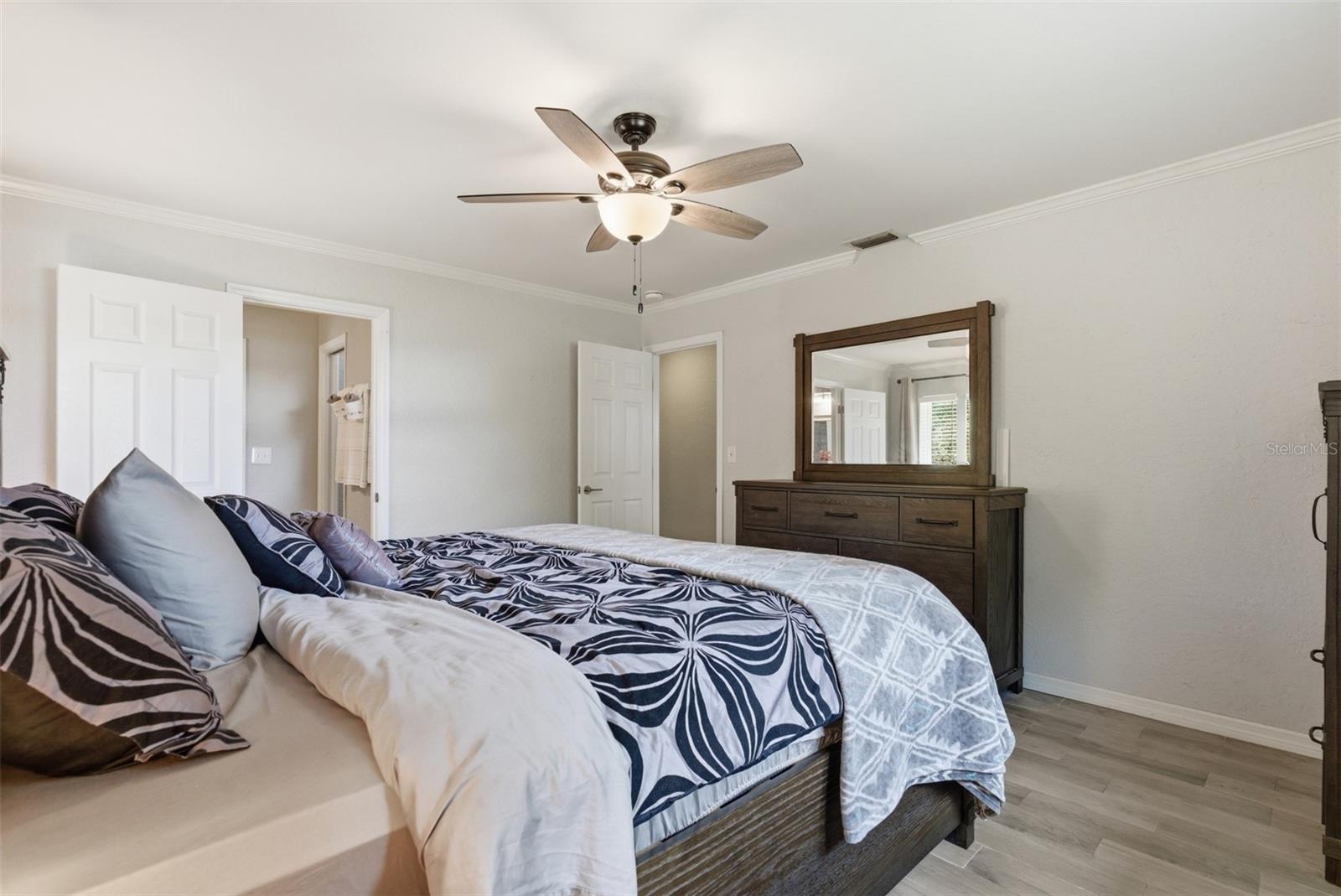 Image 20 of 52 For 4240 Shamrock Drive