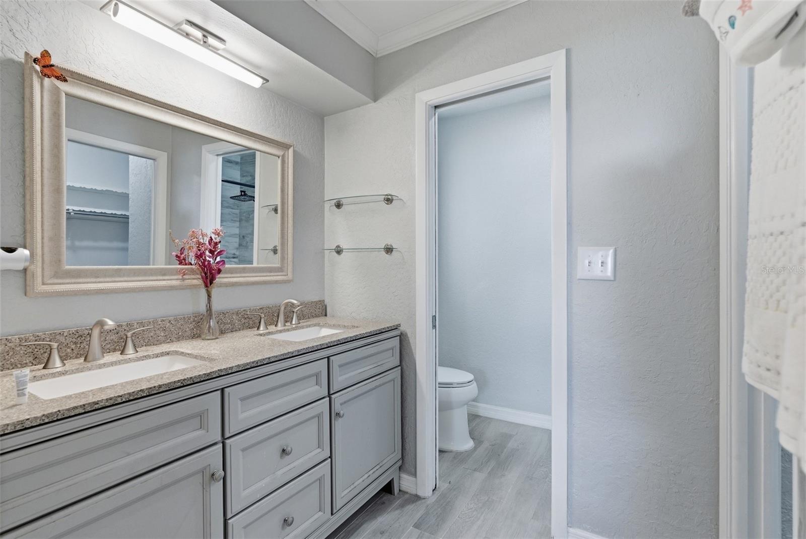 Image 22 of 52 For 4240 Shamrock Drive