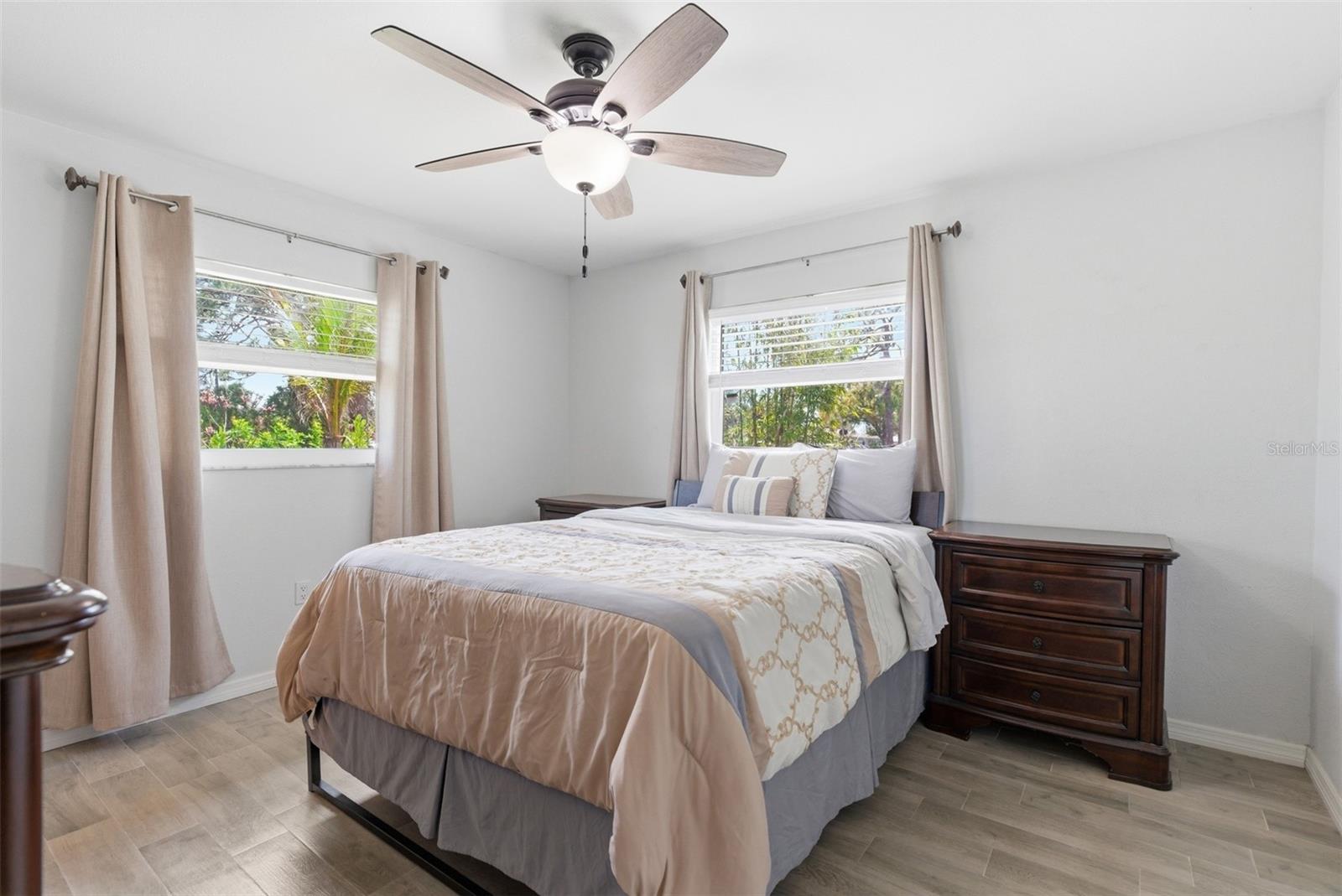 Image 28 of 52 For 4240 Shamrock Drive