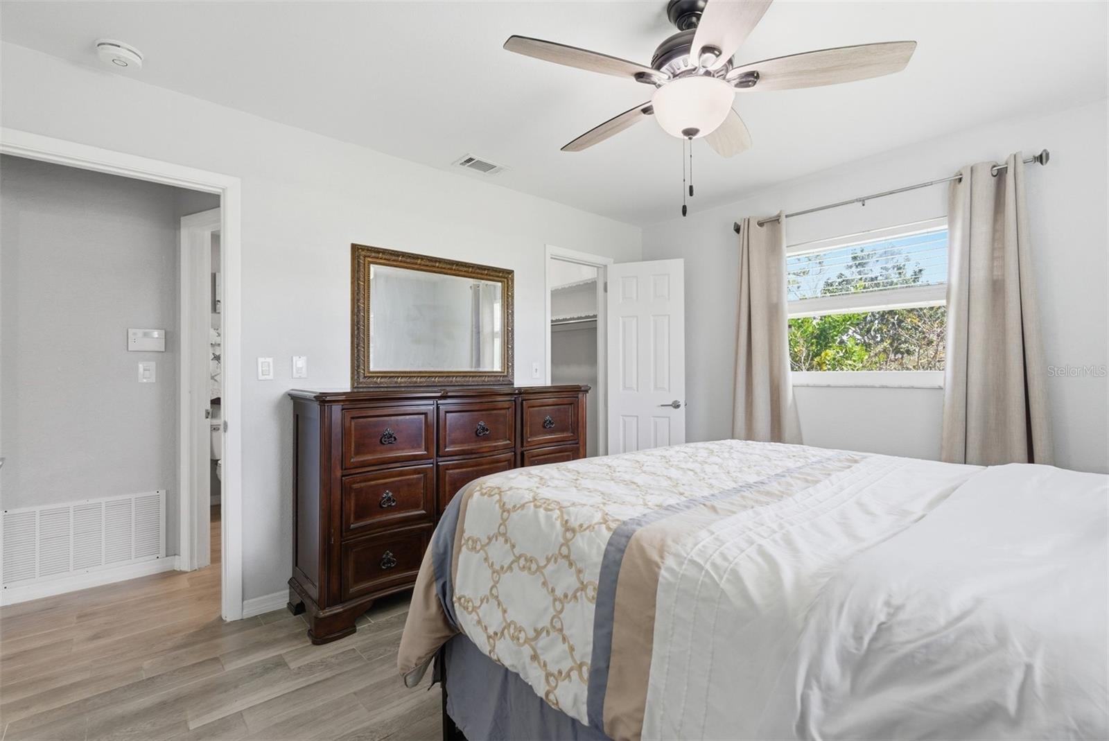 Image 29 of 52 For 4240 Shamrock Drive