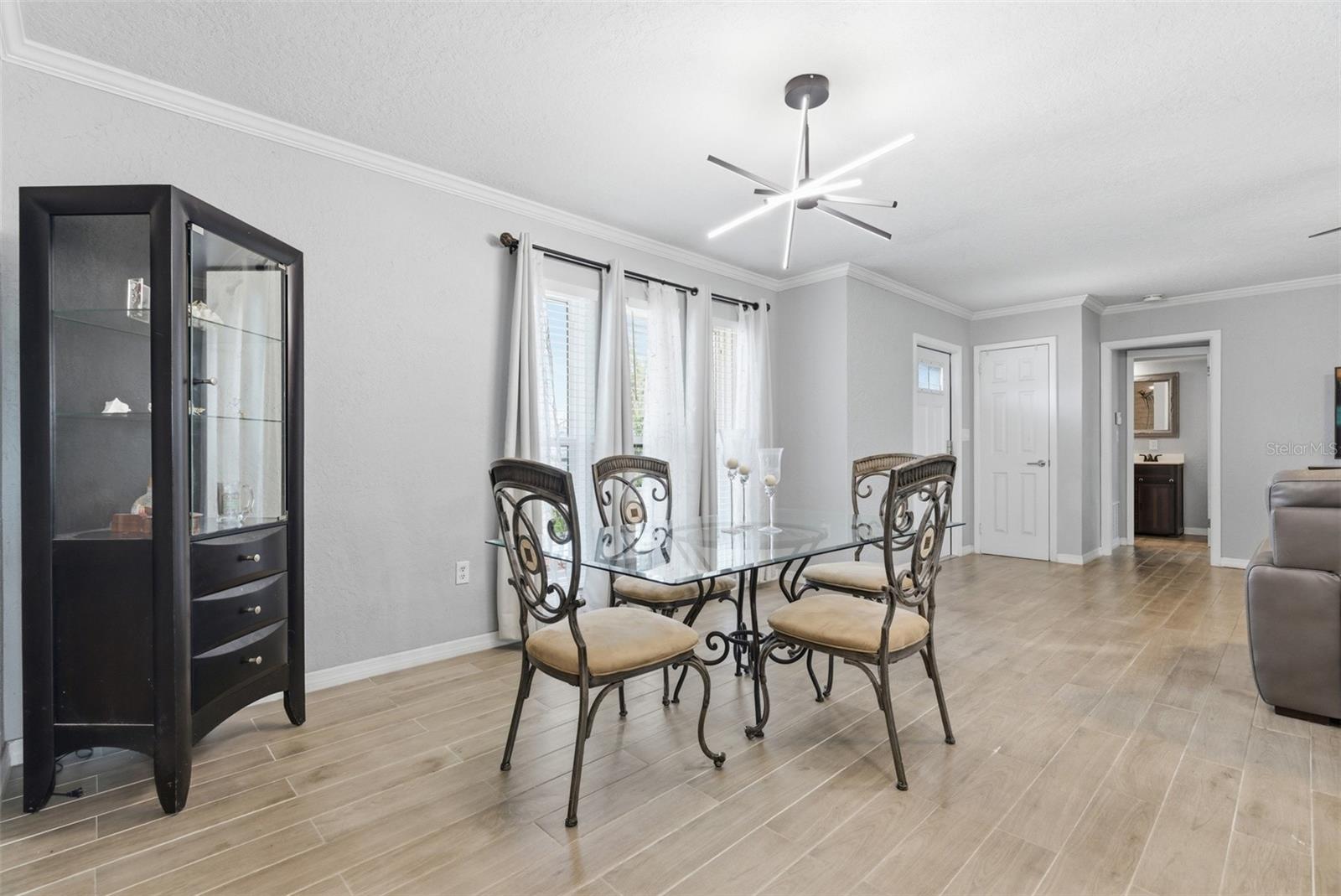 Image 5 of 52 For 4240 Shamrock Drive