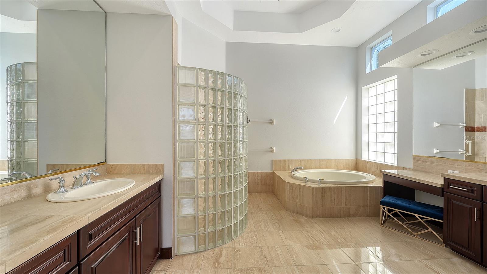 Image 28 of 58 For 3511 Fair Oaks Court