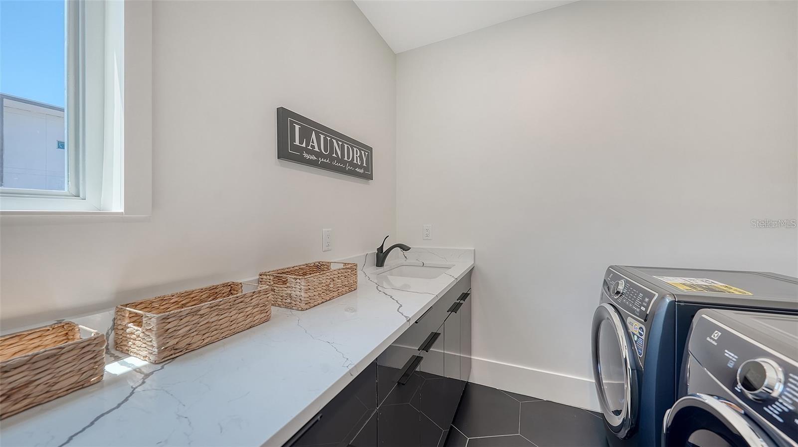 Image 38 of 90 For 8800 Midnight Pass Road