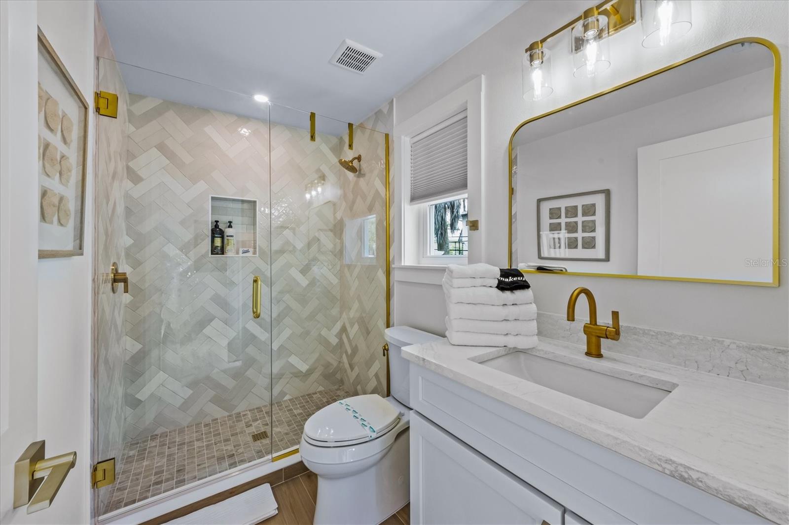 Image 18 of 51 For 112 Cedar Avenue