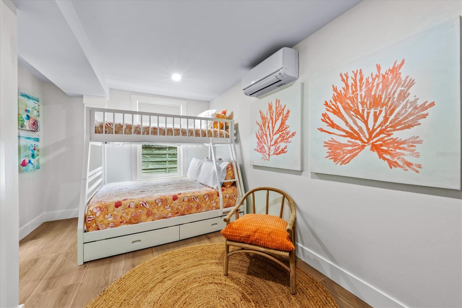 Image 27 of 51 For 112 Cedar Avenue