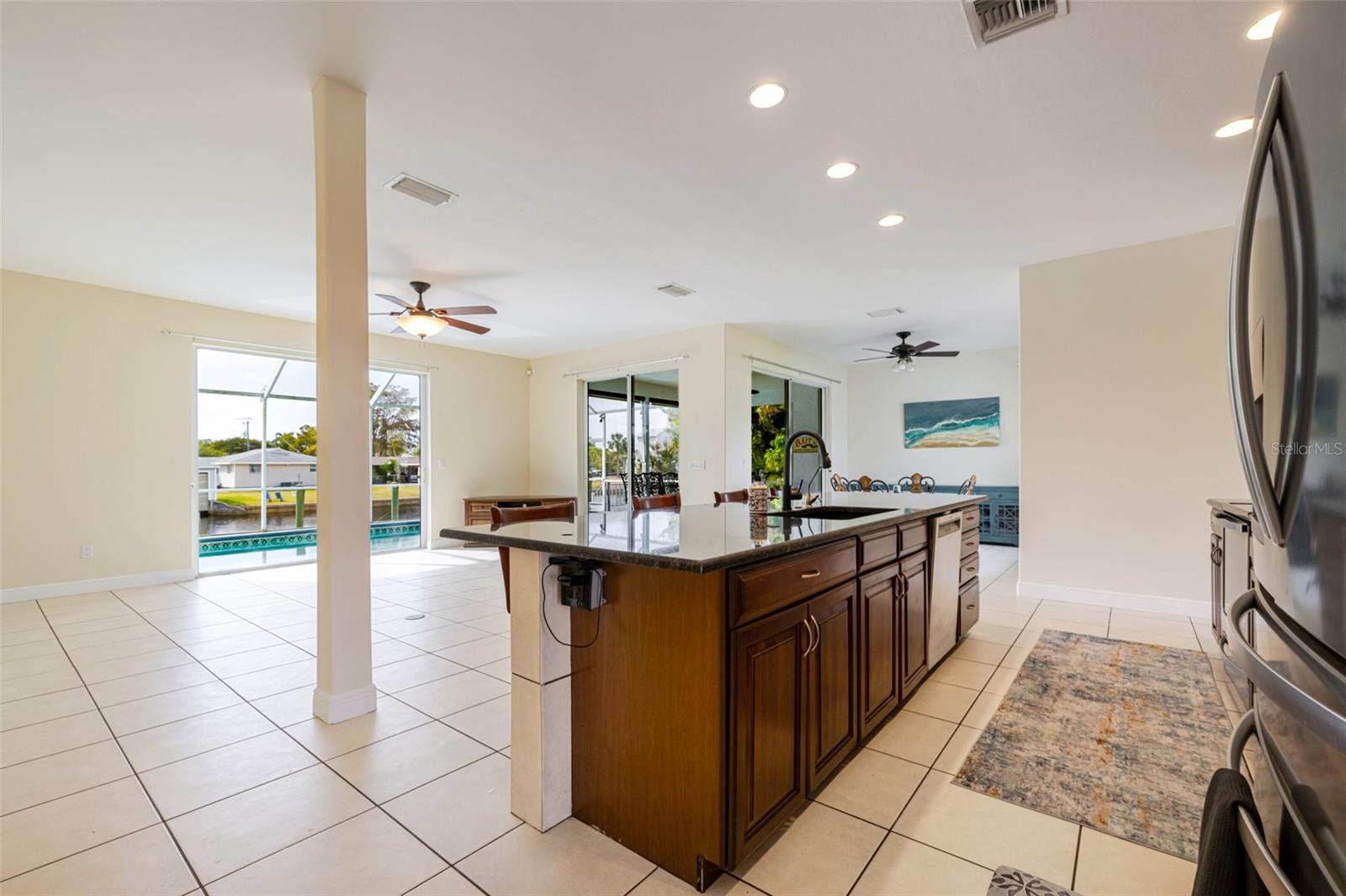 Listing photo id 14 for 2107 Saint Croix Avenue