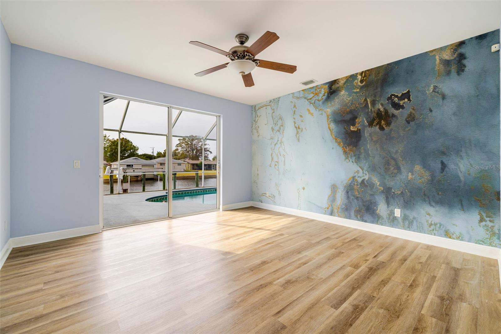 Listing photo id 27 for 2107 Saint Croix Avenue