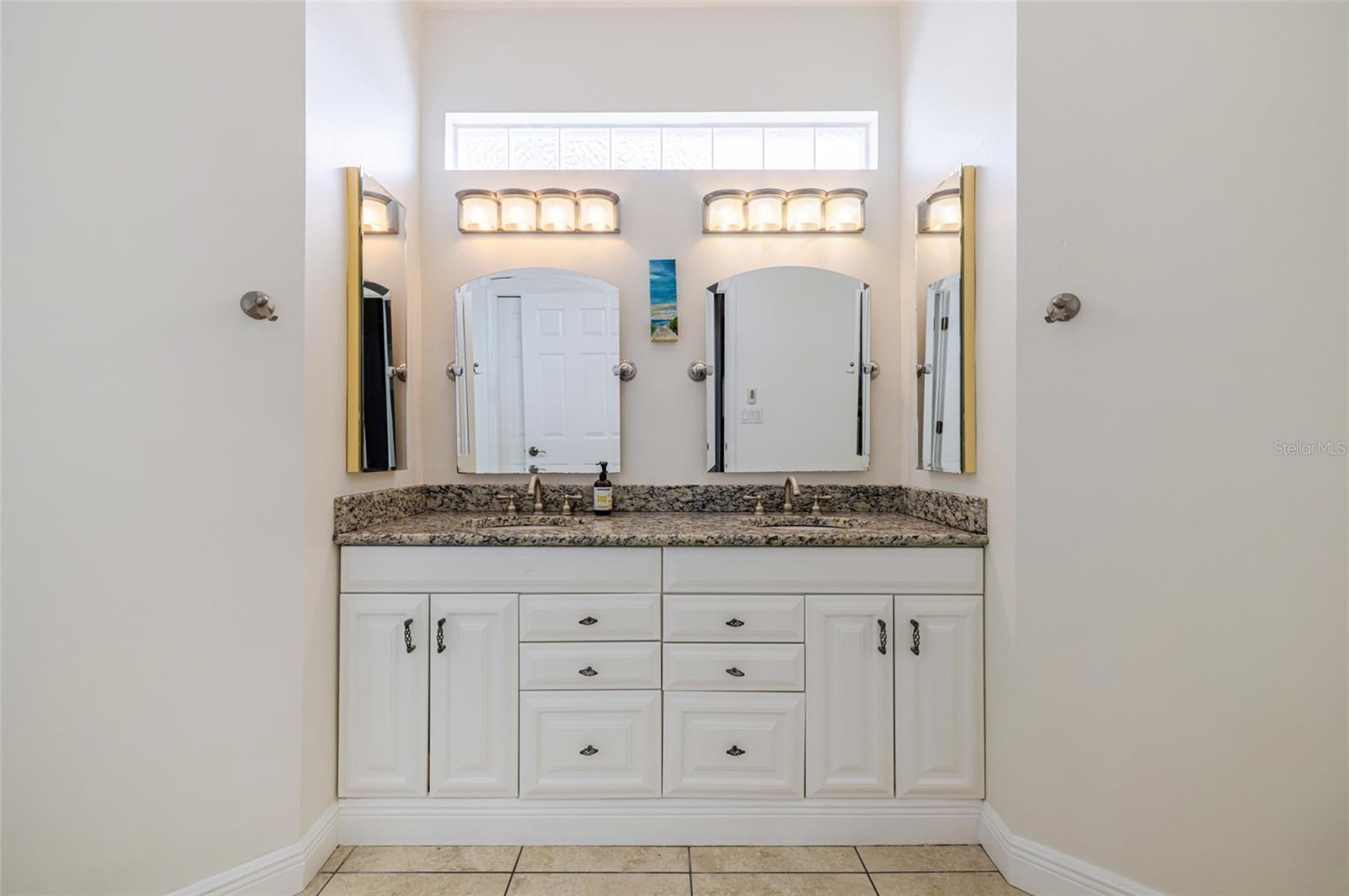 Listing photo id 32 for 2107 Saint Croix Avenue