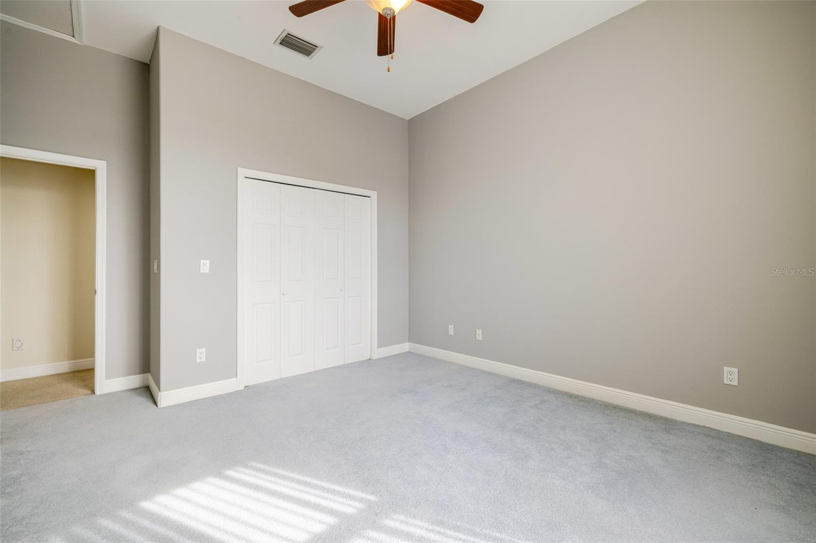 Listing photo id 44 for 2107 Saint Croix Avenue