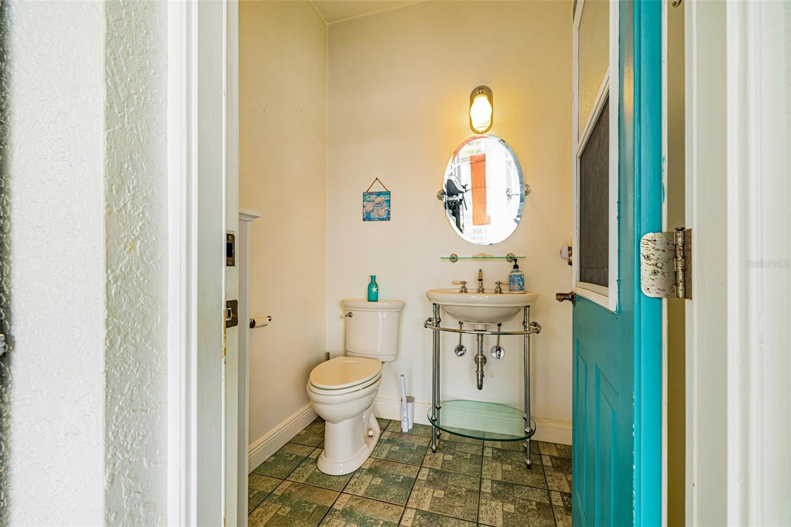 Listing photo id 48 for 2107 Saint Croix Avenue