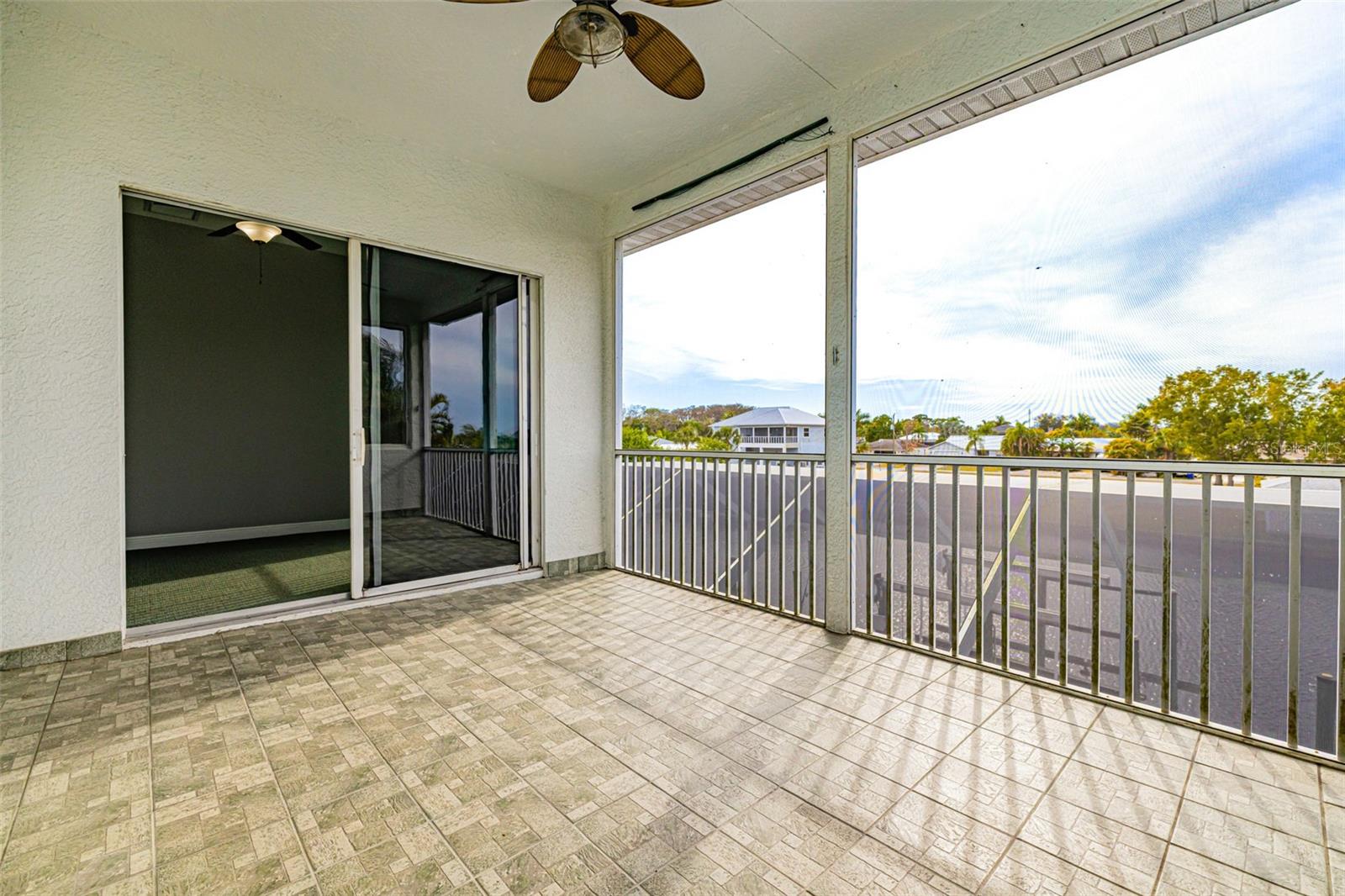 Listing photo id 57 for 2107 Saint Croix Avenue