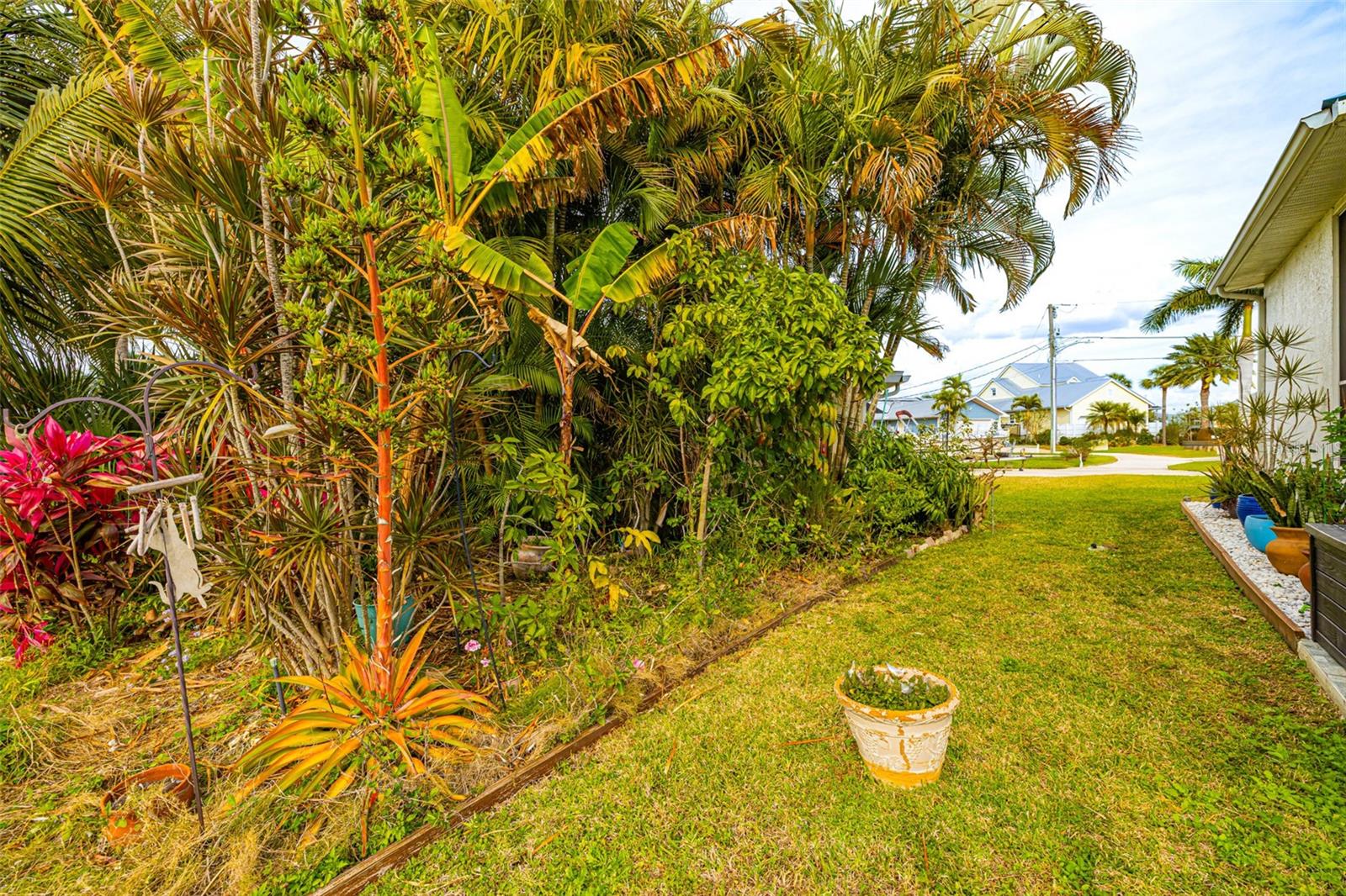 Listing photo id 63 for 2107 Saint Croix Avenue