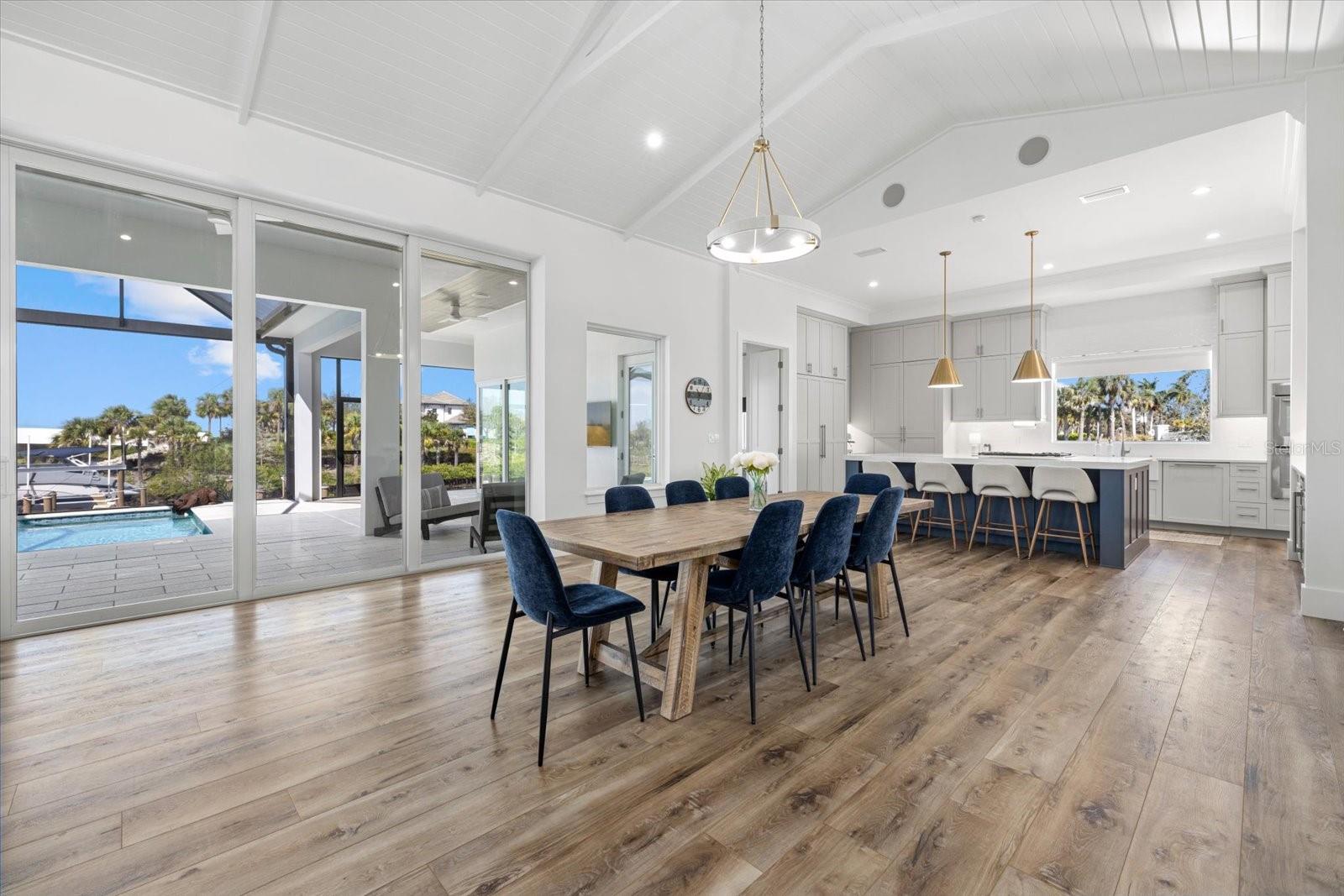 Listing photo id 15 for 1831 Rio Vista Terrace