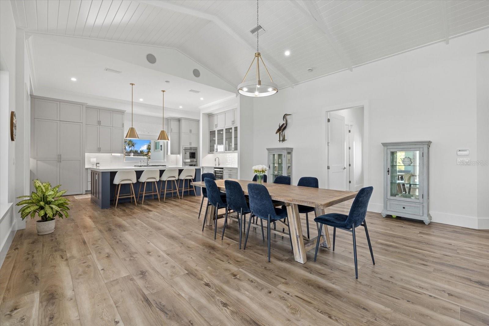 Listing photo id 16 for 1831 Rio Vista Terrace