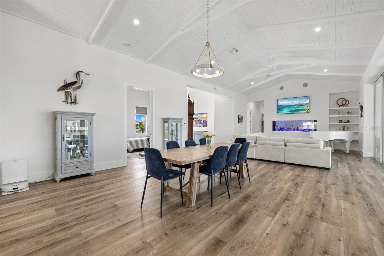 Listing photo id 17 for 1831 Rio Vista Terrace