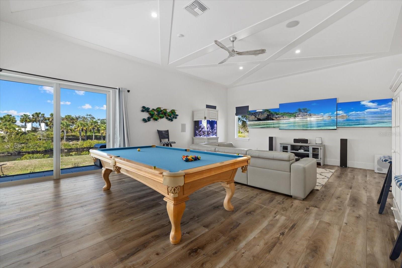 Listing photo id 19 for 1831 Rio Vista Terrace