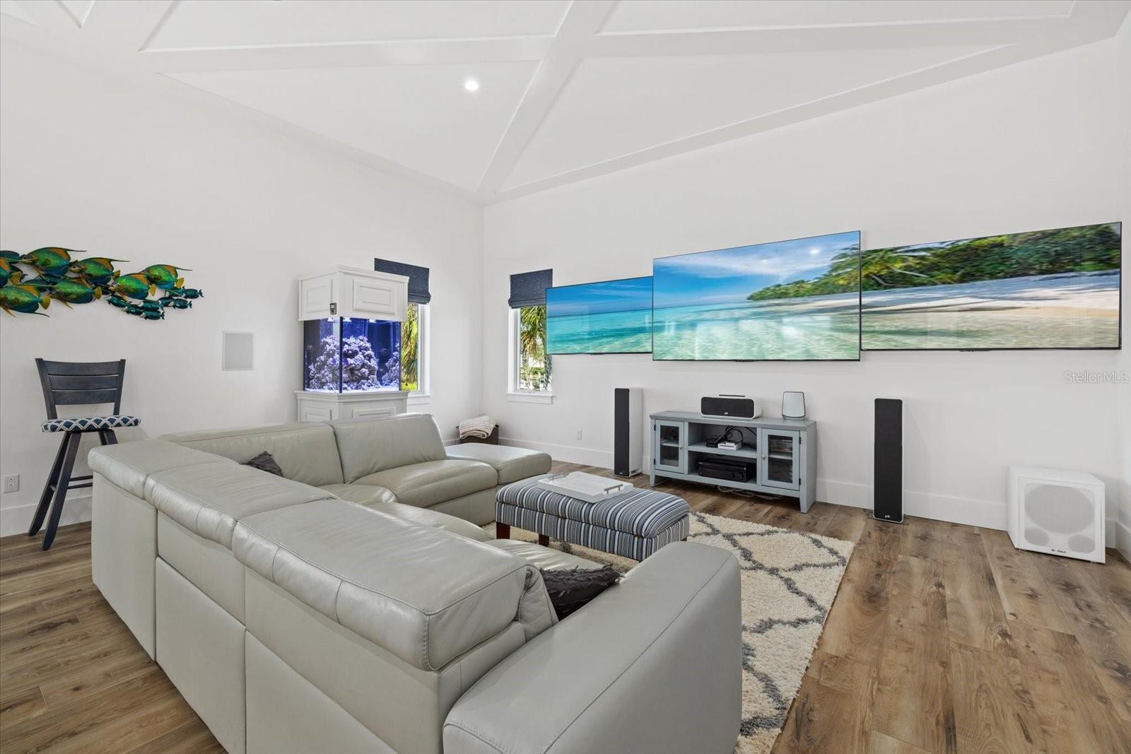 Listing photo id 24 for 1831 Rio Vista Terrace