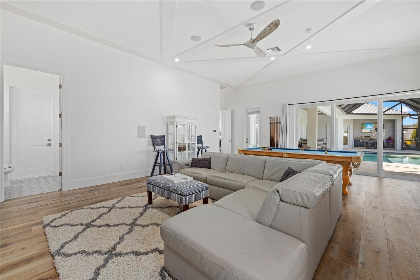 Listing photo id 26 for 1831 Rio Vista Terrace