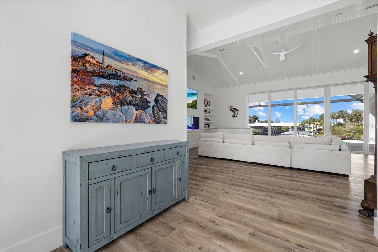 Listing photo id 2 for 1831 Rio Vista Terrace