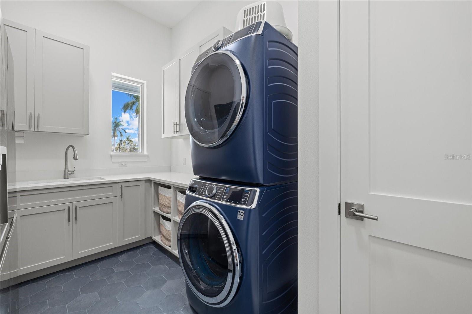 Listing photo id 45 for 1831 Rio Vista Terrace